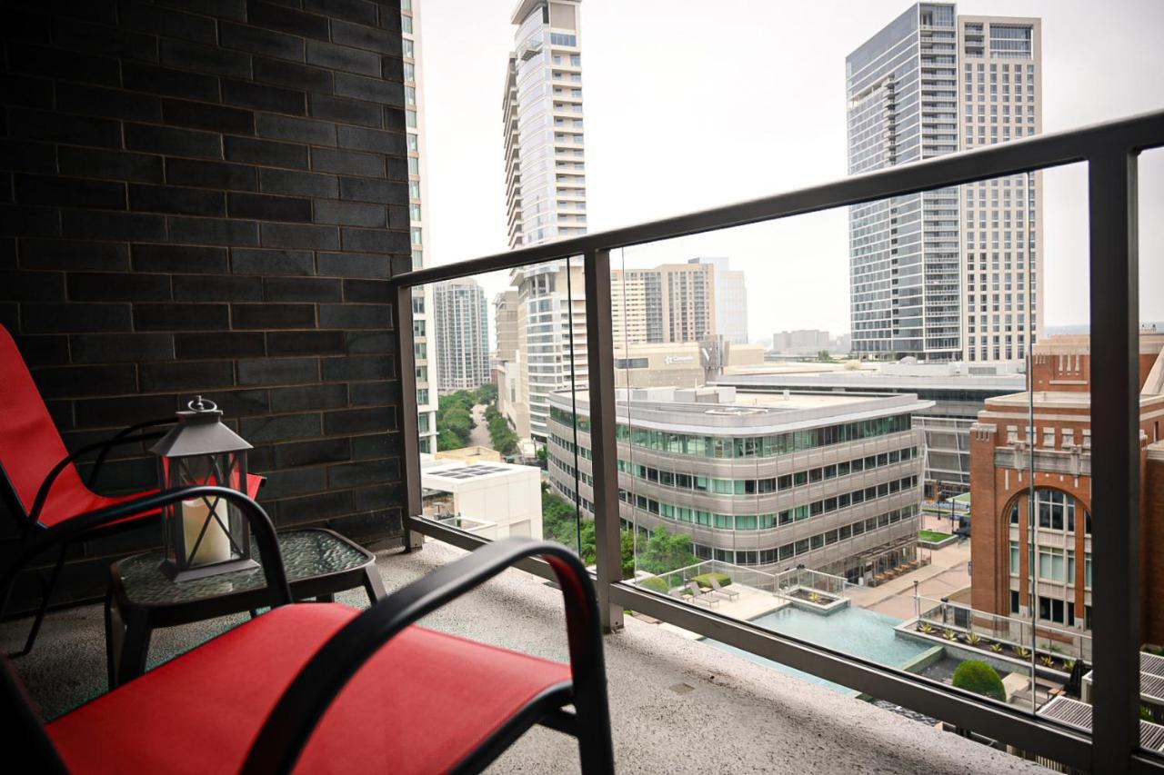 Downtown Dallas Apt With View Walking Distance To Aac With Free Parking Pool Wifi 외부 사진